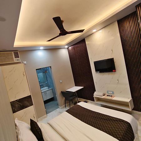 Hotel New Imperial Ghaziabad Bagian luar foto
