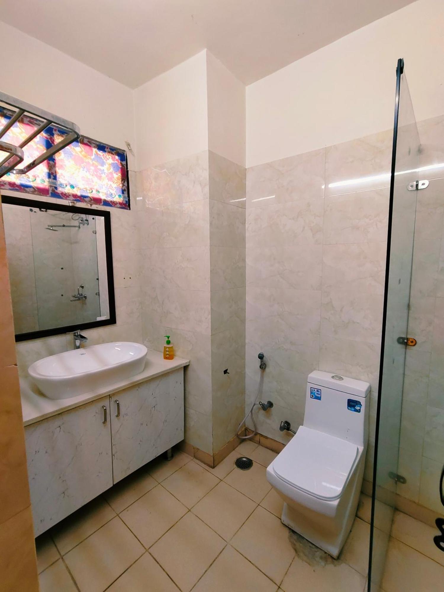 Hotel New Imperial Ghaziabad Bagian luar foto