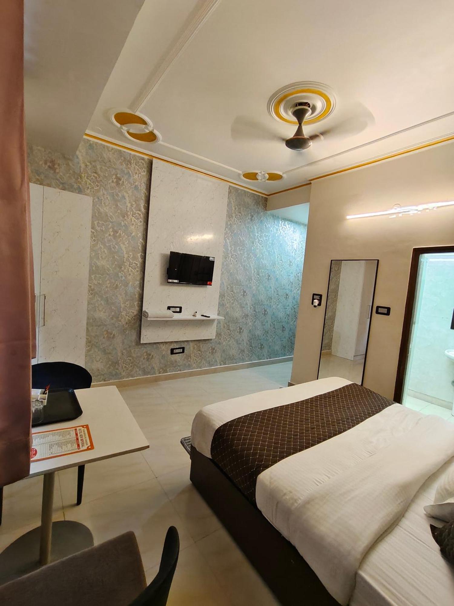 Hotel New Imperial Ghaziabad Bagian luar foto