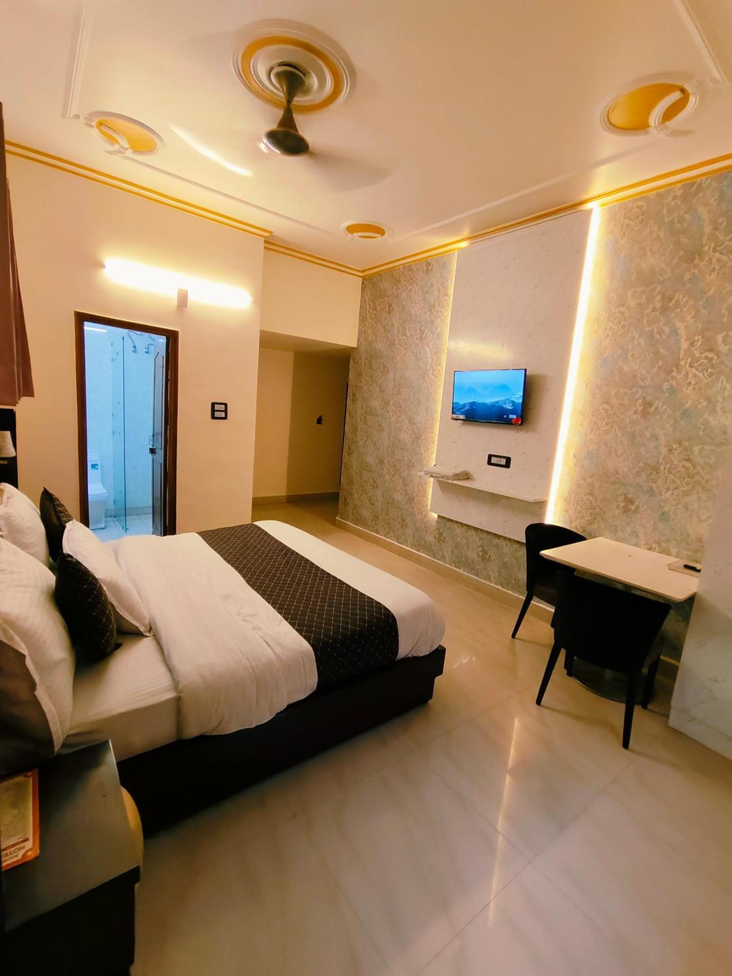 Hotel New Imperial Ghaziabad Bagian luar foto