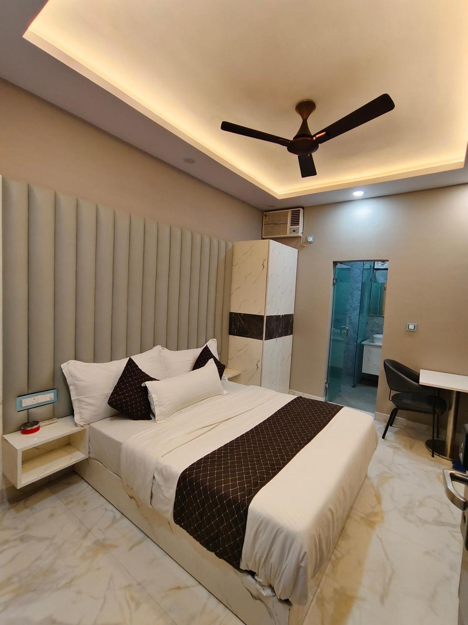 Hotel New Imperial Ghaziabad Bagian luar foto
