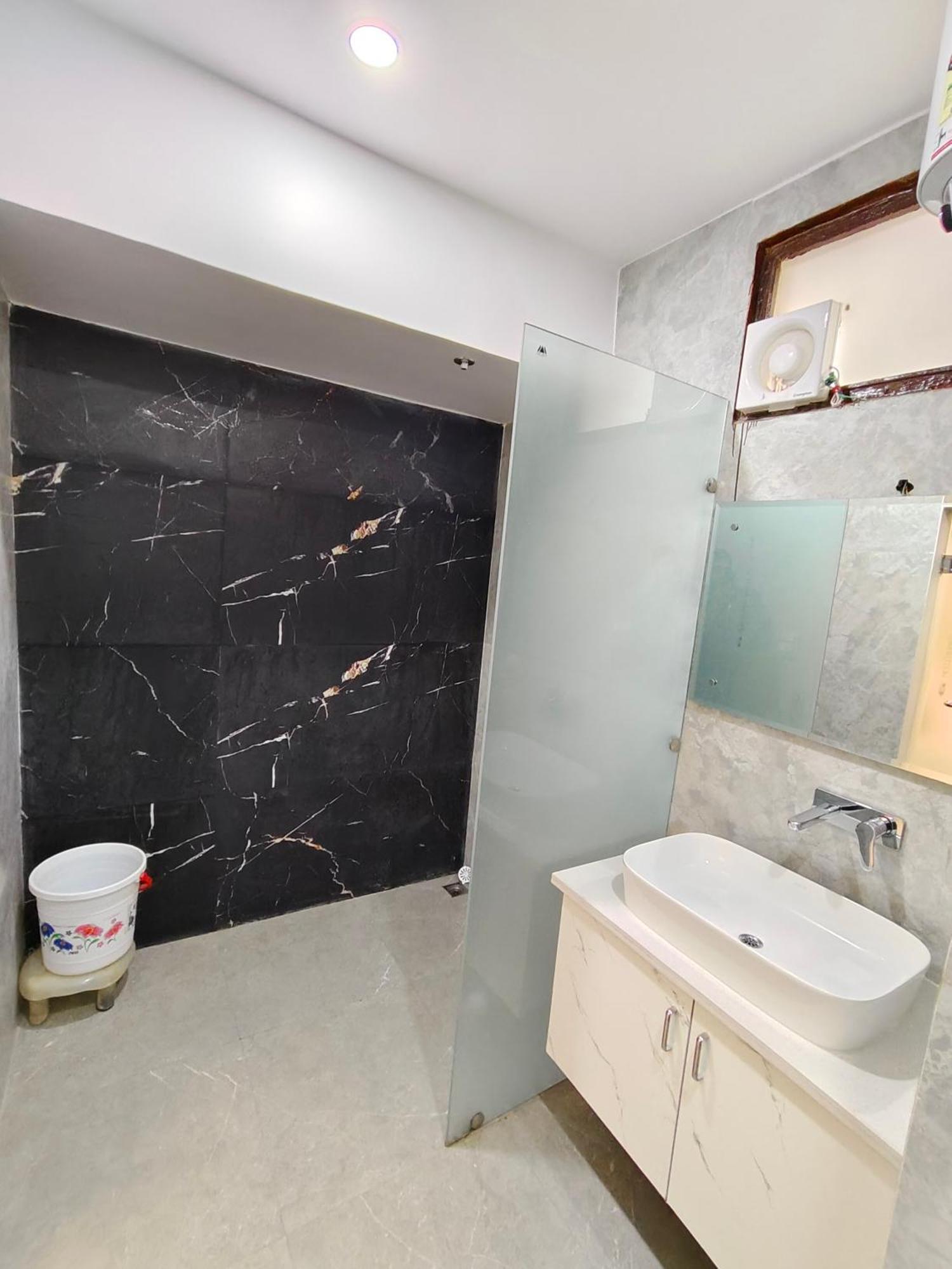 Hotel New Imperial Ghaziabad Bagian luar foto